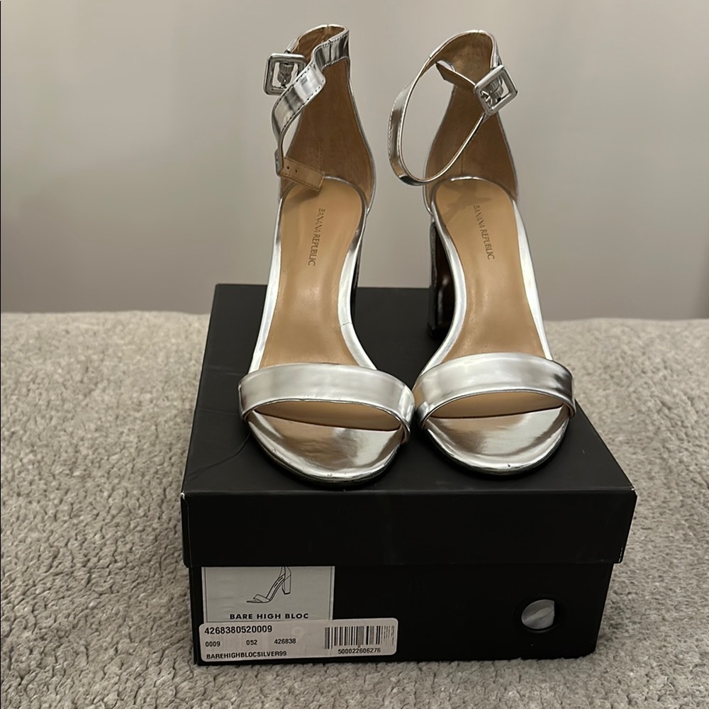 Banana Republic Bare High Bloc Heels, Metallic Silver, NWT Size 9